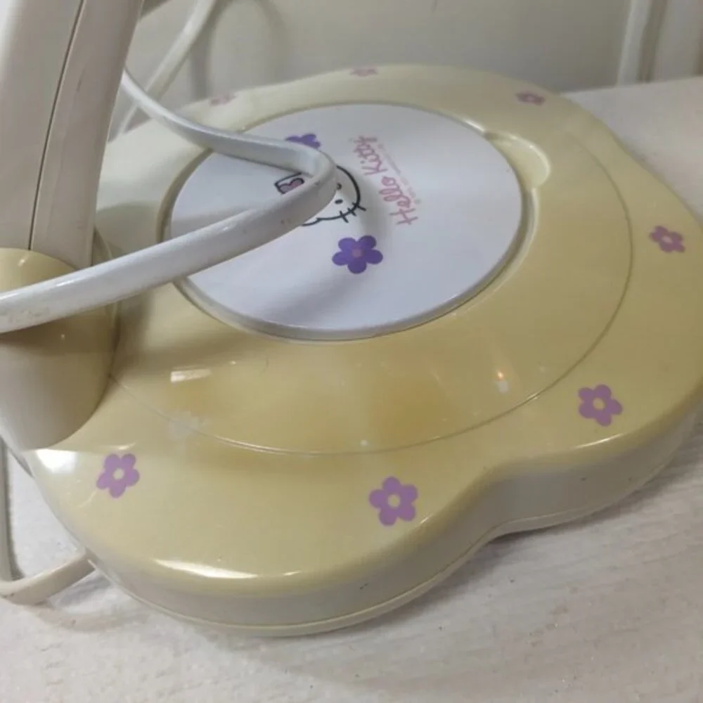 Hello Kitty Lighted Make-Up Mirror vanity magnifying electric‎ folding Emerson